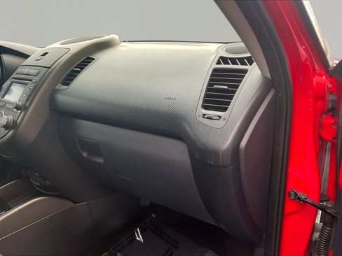 Used 2013 Kia Soul + w/ Audio Pkg FWD image 25