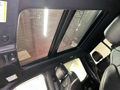 Used 2018 Ford F150 Raptor w/ Equipment Group 802A Luxury AWD/4WD image 39