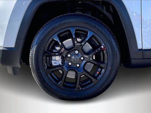 Used 2026 Jeep Compass Latitude image 34