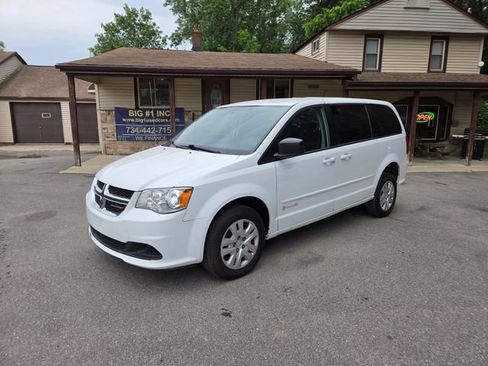 Used 2017 Dodge Grand Caravan SE w/ Power Window Group FWD image 2