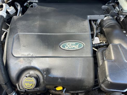 Used 2015 Ford Explorer XLT image 37