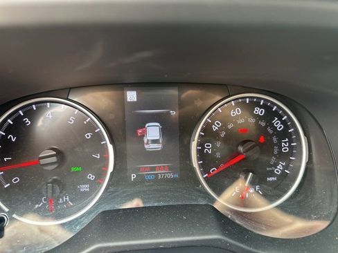 Used 2022 Toyota RAV4 XLE Premium image 5