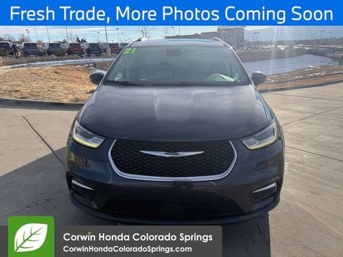 Used 2021 Chrysler Pacifica Touring-L image 2