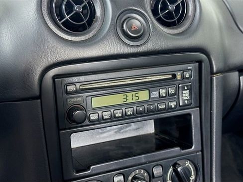 Used 1999 MAZDA MX-5 Miata RWD image 15