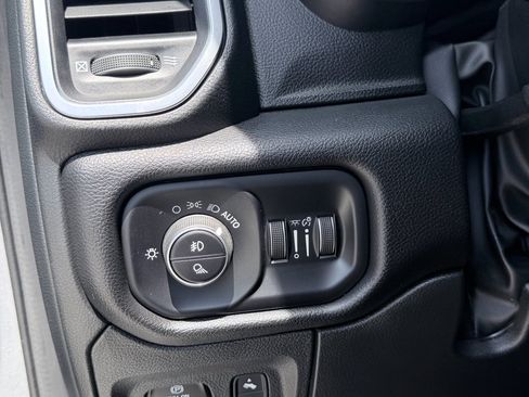 Used 2025 RAM 1500 Laramie AWD/4WD image 12