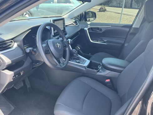 Used 2024 Toyota RAV4 LE AWD/4WD image 9