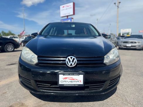 Used 2011 Volkswagen Golf 4-Door image 2