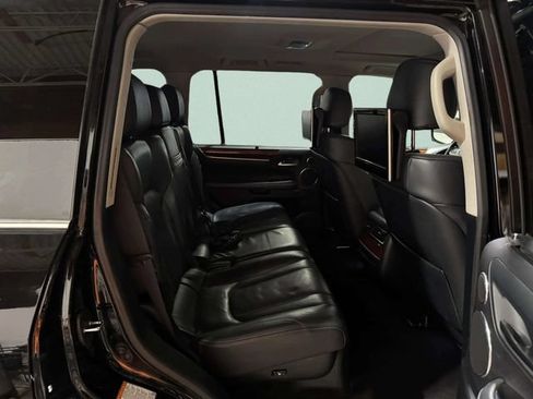 Used 2019 Lexus LX 570 4WD w/ Luxury Package image 32