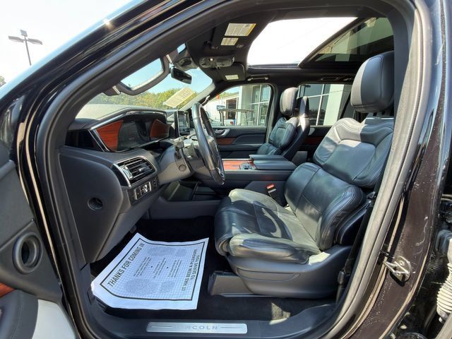 Used 2022 Lincoln Navigator Reserve AWD/4WD image 25