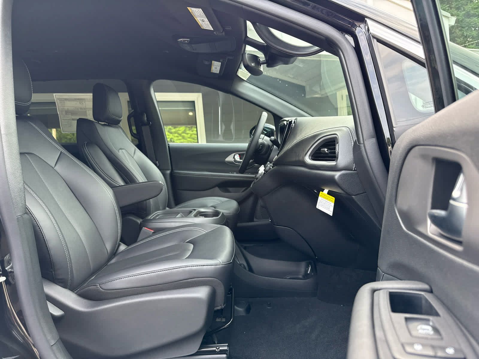 New 2027 Chrysler Pacifica Select AWD/4WD image 15
