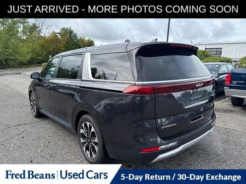 Used 2023 Kia Carnival EX FWD image 9