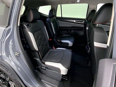 New 2026 Volkswagen Atlas Peak Edition image 10