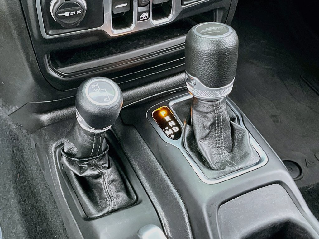 Used 2023 Jeep Gladiator Sport AWD/4WD image 16