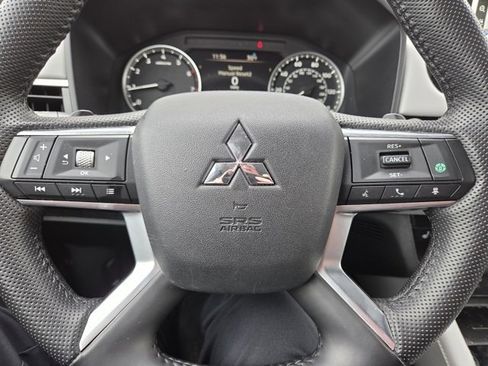Used 2025 Mitsubishi Outlander SE image 16