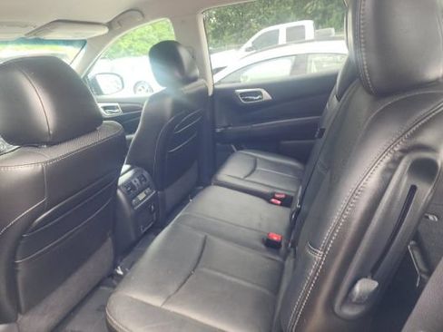 Used 2013 Nissan Pathfinder Platinum FWD image 10