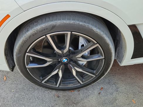 Used 2019 BMW X7 xDrive50i w/ M Sport Package AWD/4WD image 5