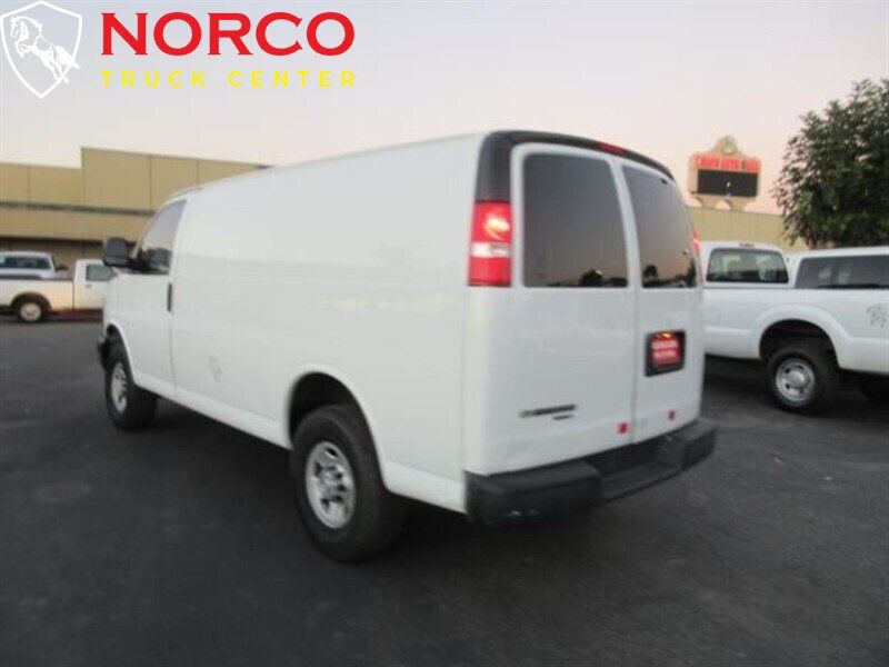Used 2016 Chevrolet Express 2500 RWD image 4