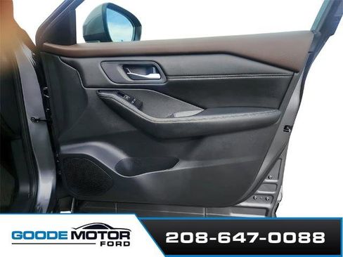 Used 2023 Nissan Rogue SL image 26