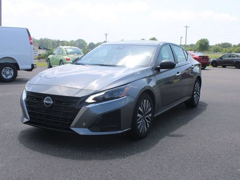 Used 2024 Nissan Altima 2.5 SV FWD image 4