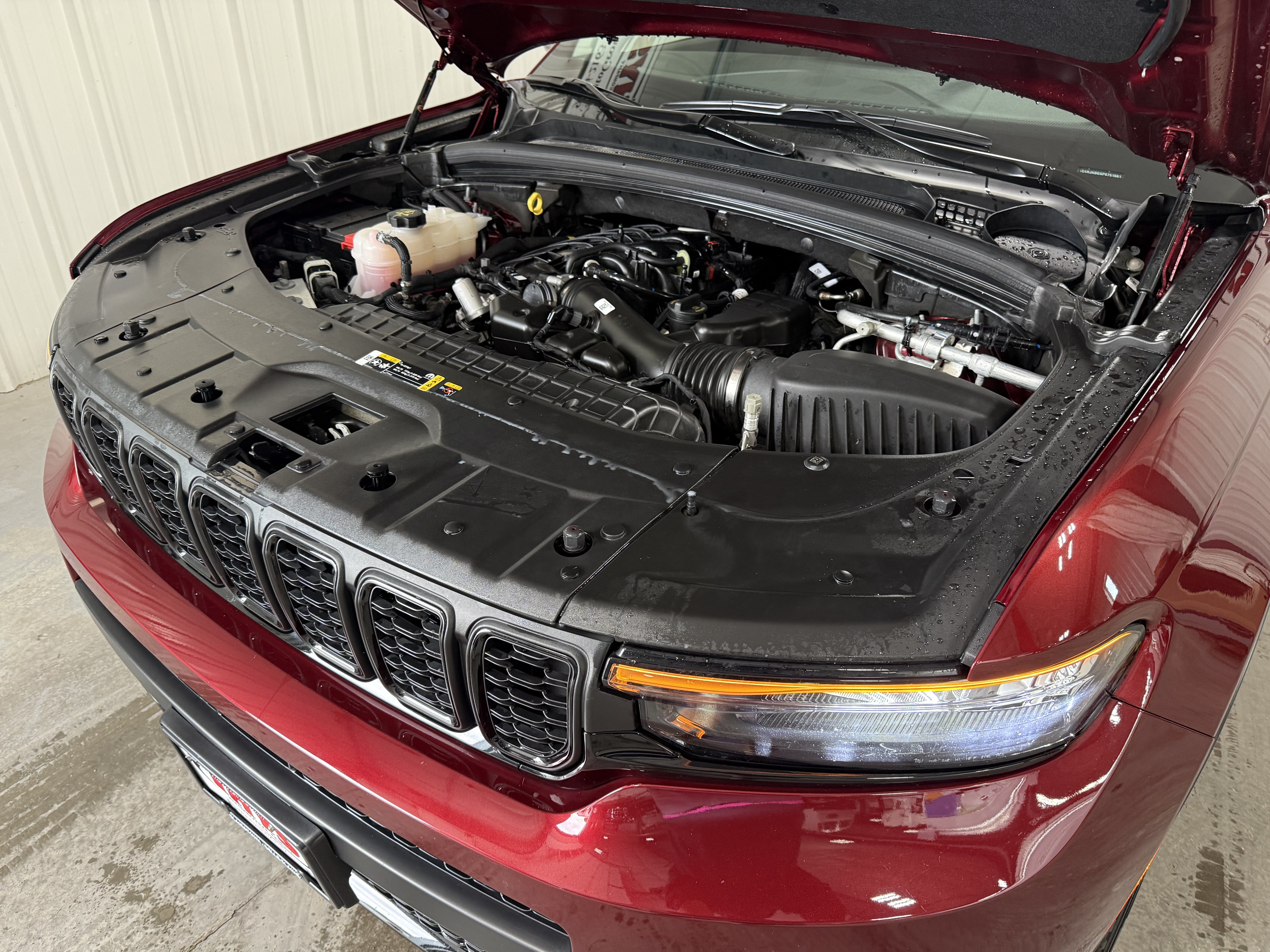 Used 2023 Jeep Grand Cherokee L Limited w/ Black Appearance Package AWD/4WD image 20