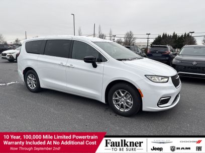 New 2026 Chrysler Pacifica Select