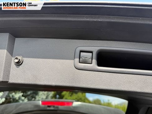 Used 2025 Toyota Highlander XLE image 43