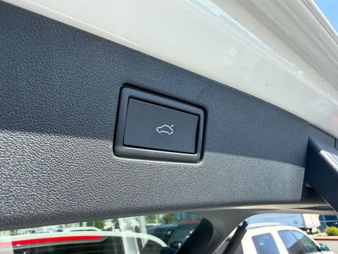 New 2026 Volkswagen Tiguan SE image 27