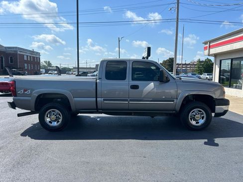 Used 2006 Chevrolet Silverado 2500 LT w/ Heavy-Duty Power Package AWD/4WD image 4