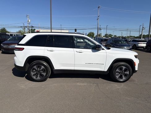 Used 2022 Jeep Grand Cherokee Limited 4xe w/ Luxury Tech Group II AWD/4WD image 6