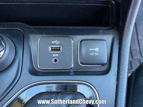 Used 2019 Jeep Cherokee Limited w/ Technology Group AWD/4WD image 30