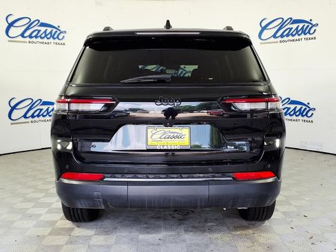 Used 2024 Jeep Grand Cherokee L Limited w/ Black Appearance Package AWD/4WD image 4