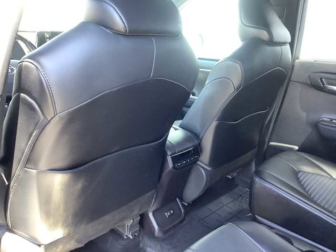 Used 2021 Toyota Highlander XSE AWD/4WD image 12