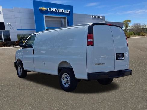 Used 2026 Chevrolet Express 3500 w/ Driver Convenience Package RWD image 24