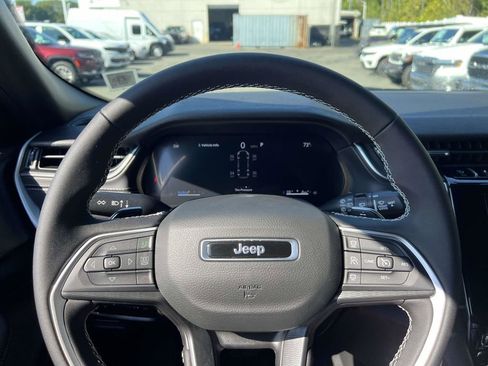 Used 2025 Jeep Grand Cherokee L Laredo AWD/4WD image 28