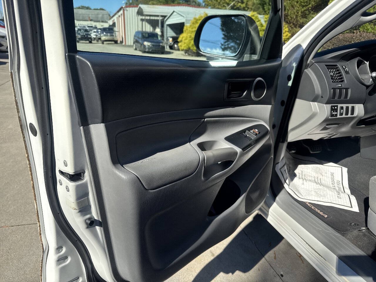 Used 2015 Toyota Tacoma 2WD Access Cab w/ SR5 Package image 12