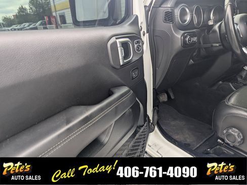 Used 2020 Jeep Gladiator Overland image 19