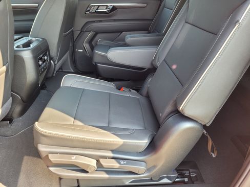 New 2026 Chevrolet Suburban Premier image 11