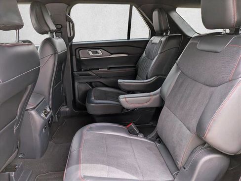 Used 2025 Ford Explorer ST AWD/4WD image 19