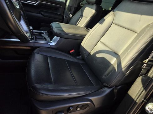 Used 2023 GMC Sierra 1500 SLT AWD/4WD image 17