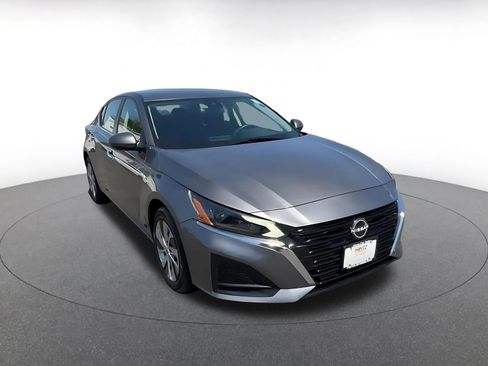 Used 2023 Nissan Altima 2.5 S FWD image 3