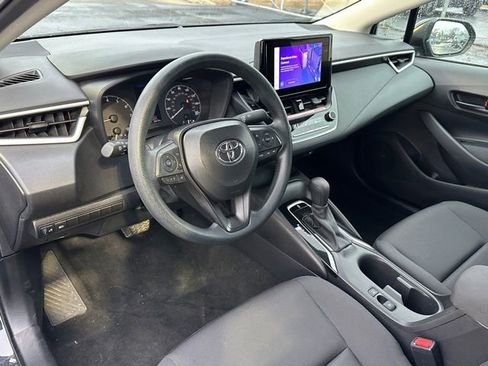 Used 2025 Toyota Corolla LE image 33