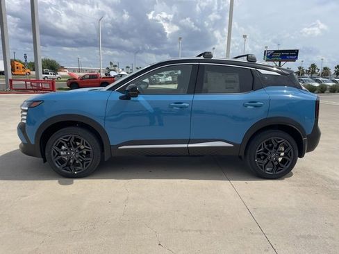 New 2025 Nissan Kicks SR image 2