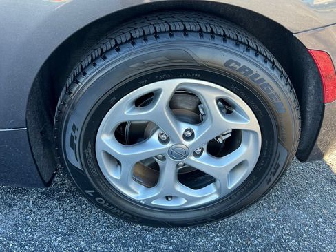 Used 2023 Chrysler Pacifica Limited FWD image 15
