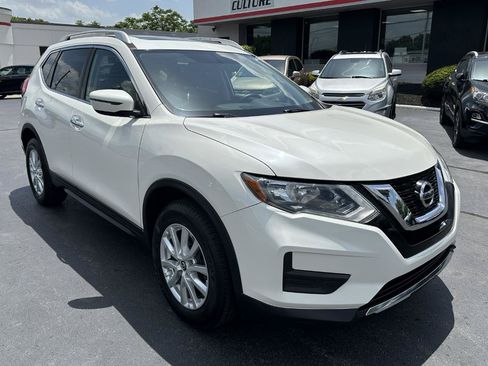 Used 2017 Nissan Rogue SV AWD/4WD image 3