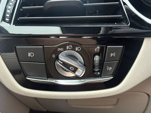 Used 2018 BMW 530e RWD image 36