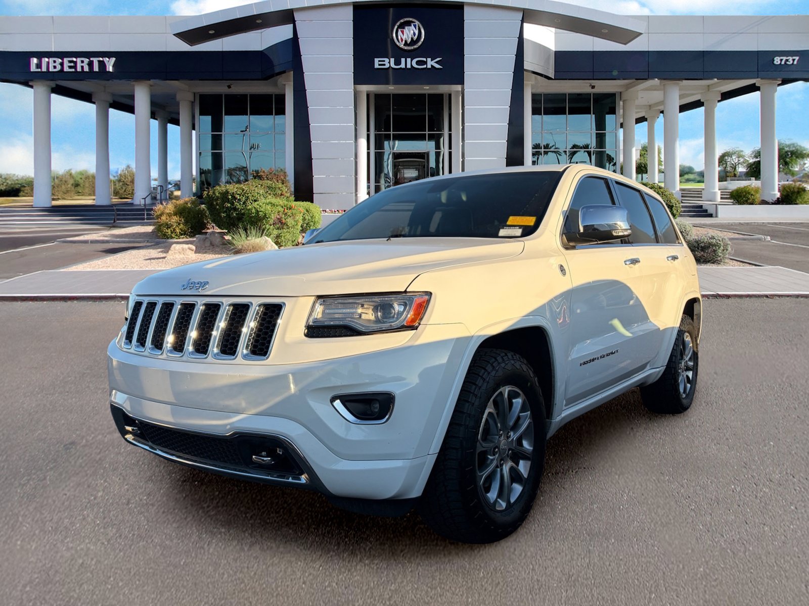 Used 2014 Jeep Grand Cherokee Overland AWD/4WD image 4