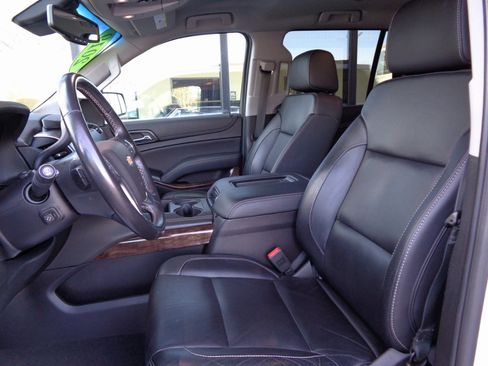 Used 2019 Chevrolet Tahoe LT w/ Luxury Package image 9