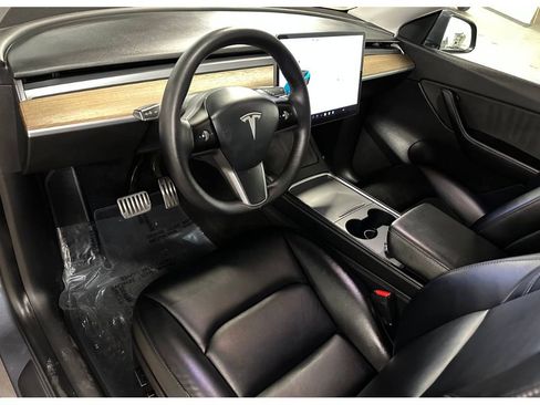 Used 2021 Tesla Model Y Long Range image 19