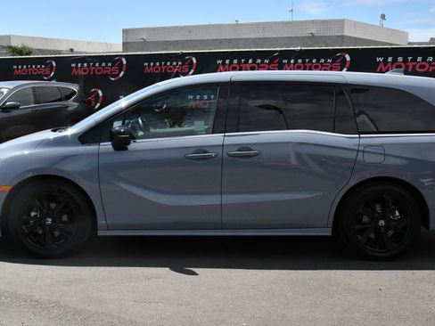 Used 2023 Honda Odyssey Sport image 4