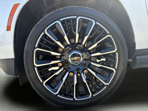 Used 2025 Chevrolet Tahoe High Country AWD/4WD image 42